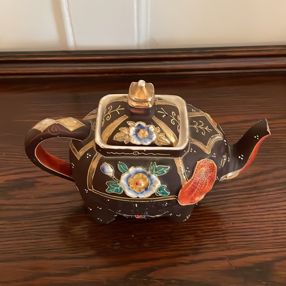 Vintage Guilded Elephant Tea Pot - Picture 3 of 9